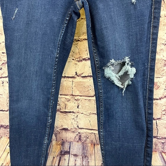 Old Navy Rockstar Skinny Distressed Denim Jeans - Picture 3 of 10